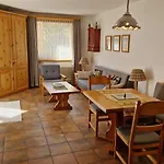 Chesa Bellaval, Haus Rizza 1 1 2-zimmerwohnung Διαμέρισμα